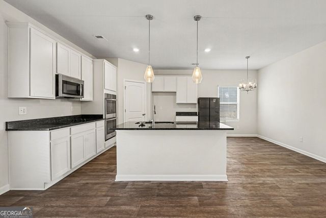 318 W Sandy Creek Drive, Covington, GA 30014