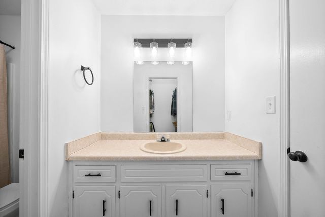 202 Jim Thorpe Dr, Clarksville, TN 37042