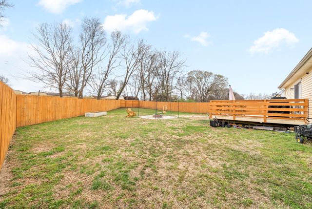 202 Jim Thorpe Dr, Clarksville, TN 37042