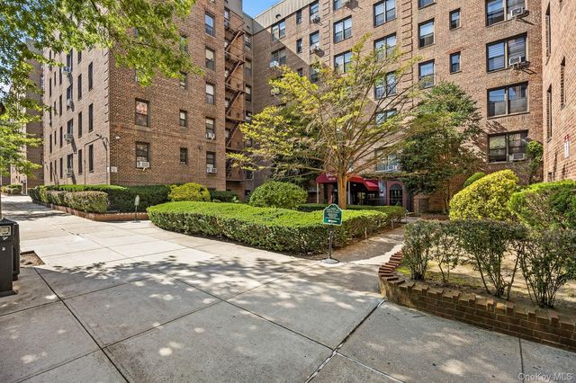 83-25 98 Street 4L, Woodhaven, NY 11421