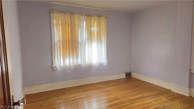 387 E York Street, Akron, OH 44310