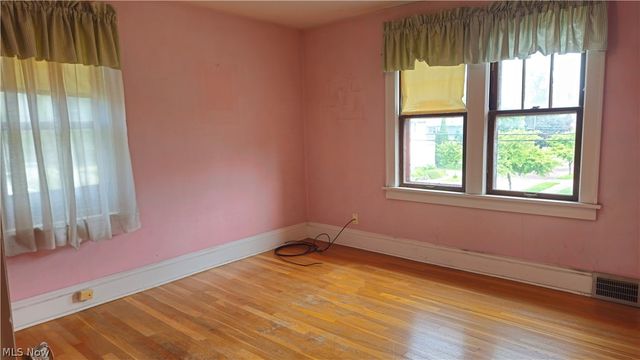 387 E York Street, Akron, OH 44310
