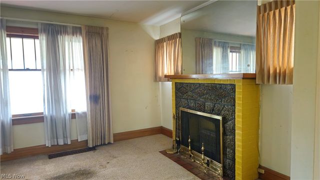 387 E York Street, Akron, OH 44310