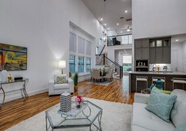 2043 Life Avenue, Dallas, TX 75212