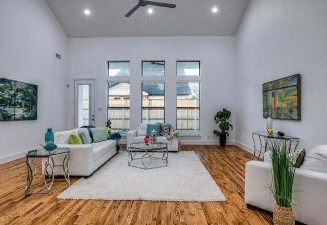2043 Life Avenue, Dallas, TX 75212