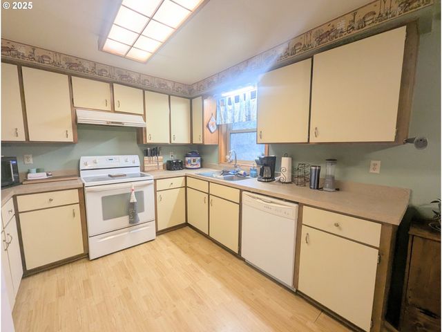 71564 PALMER JUNCTION Rd, Elgin, OR 97827