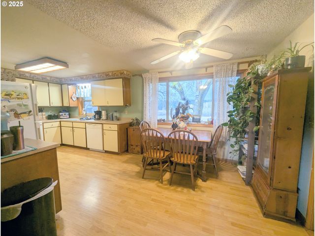 71564 PALMER JUNCTION Rd, Elgin, OR 97827