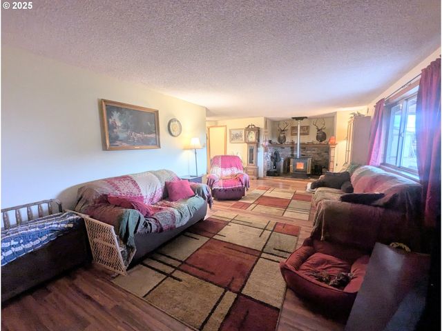 71564 PALMER JUNCTION Rd, Elgin, OR 97827