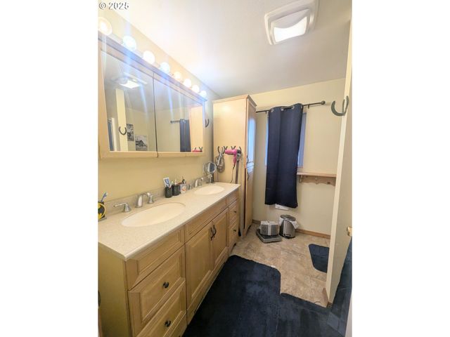 71564 PALMER JUNCTION Rd, Elgin, OR 97827