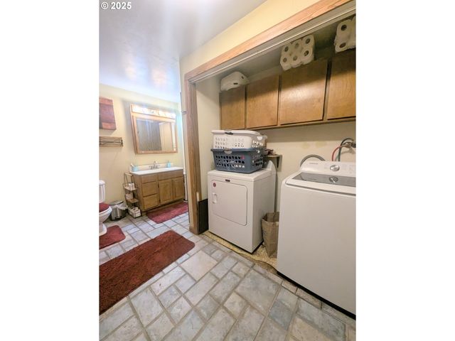 71564 PALMER JUNCTION Rd, Elgin, OR 97827