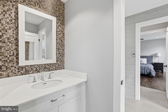 11312 TIMBERLINE DR, Oakton, VA 22124