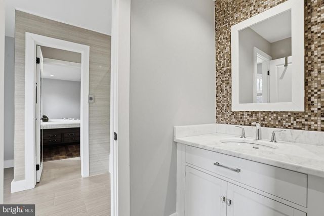 11312 TIMBERLINE DR, Oakton, VA 22124