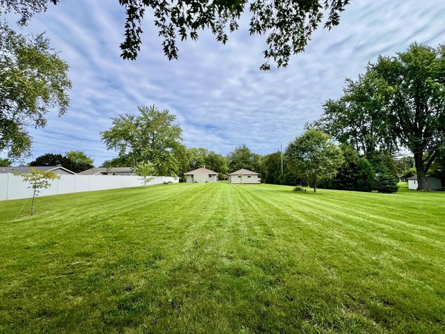8401 S 36th STREET, Franklin, WI 53132
