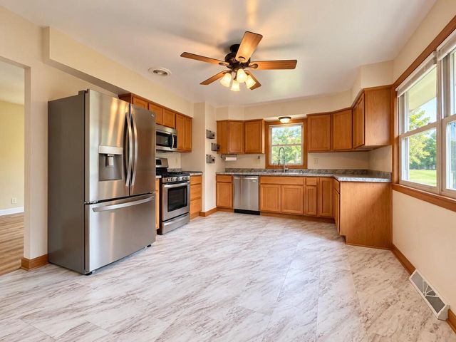 8401 S 36th STREET, Franklin, WI 53132
