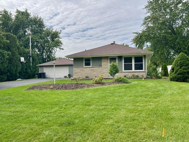 8401 S 36th STREET, Franklin, WI 53132