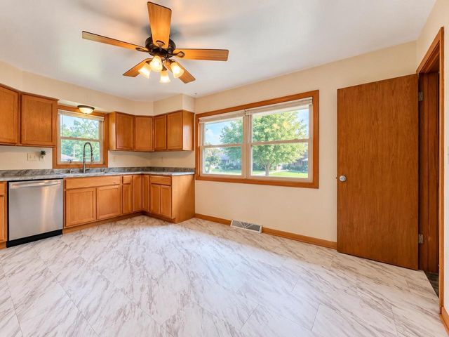 8401 S 36th STREET, Franklin, WI 53132