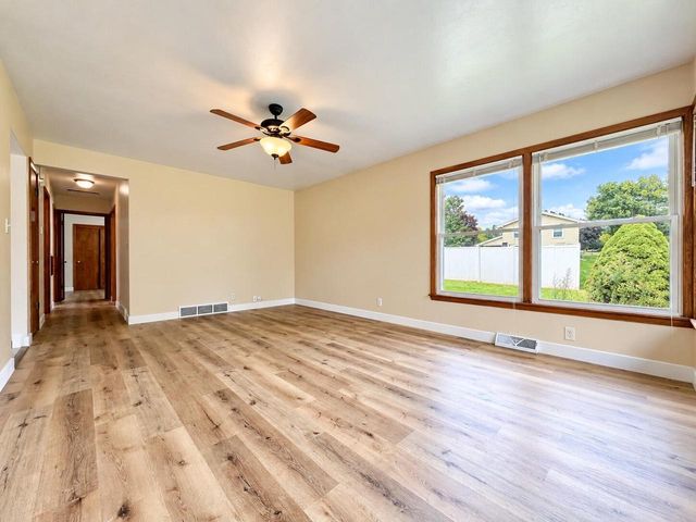 8401 S 36th STREET, Franklin, WI 53132