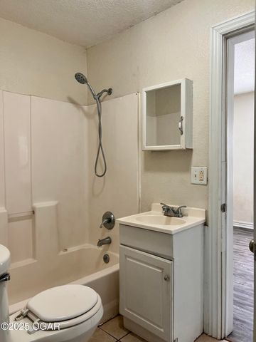 821 New Hampshire Avenue, Joplin, MO 64801