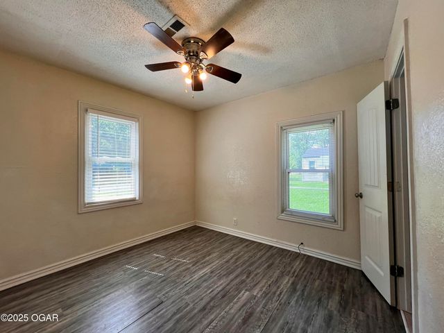 821 New Hampshire Avenue, Joplin, MO 64801