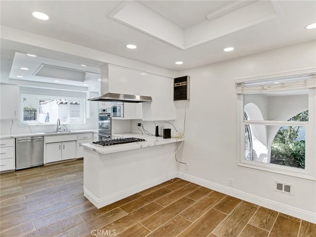 10563 Lindbrook Drive, Los Angeles, CA 90024