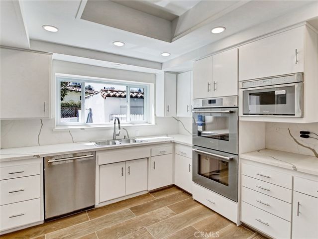 10563 Lindbrook Drive, Los Angeles, CA 90024