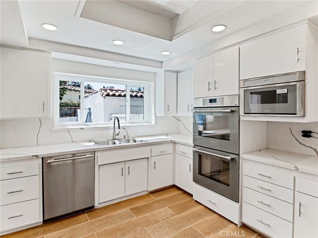 10563 Lindbrook Drive, Los Angeles, CA 90024