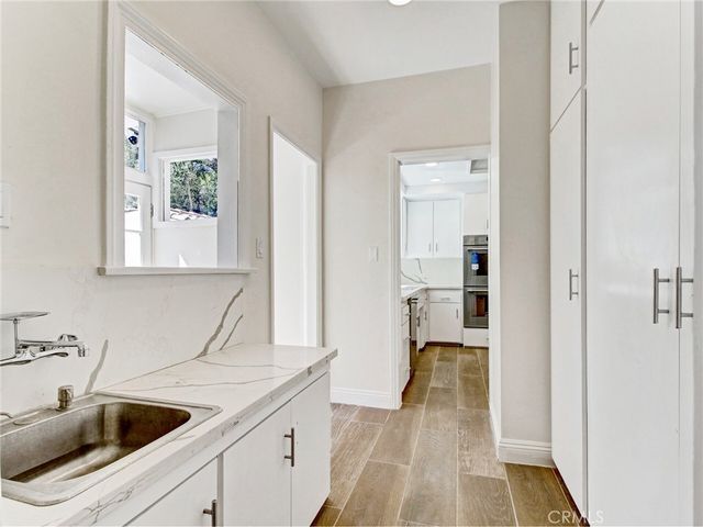 10563 Lindbrook Drive, Los Angeles, CA 90024