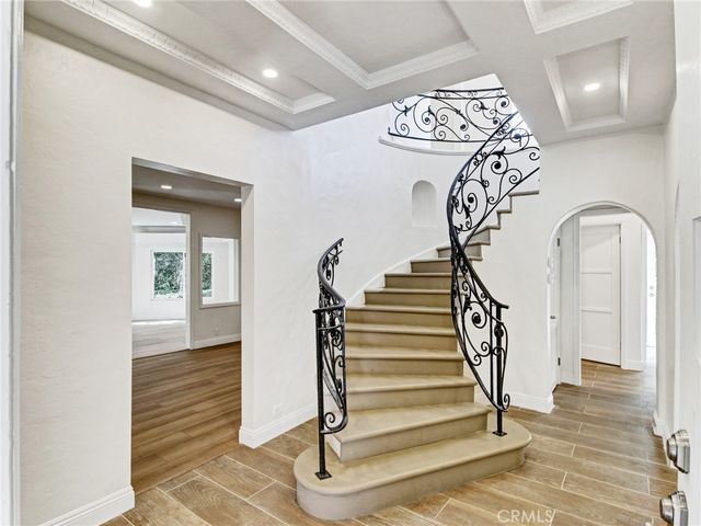 10563 Lindbrook Drive, Los Angeles, CA 90024