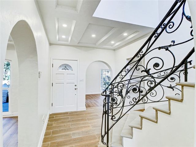 10563 Lindbrook Drive, Los Angeles, CA 90024
