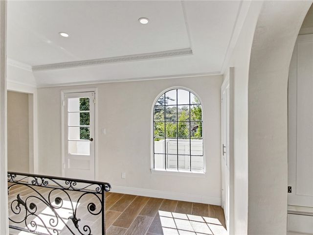 10563 Lindbrook Drive, Los Angeles, CA 90024