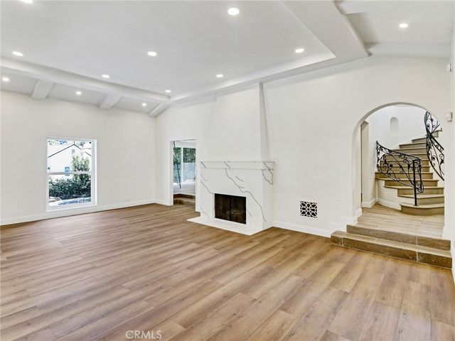 10563 Lindbrook Drive, Los Angeles, CA 90024