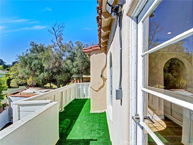 10563 Lindbrook Drive, Los Angeles, CA 90024