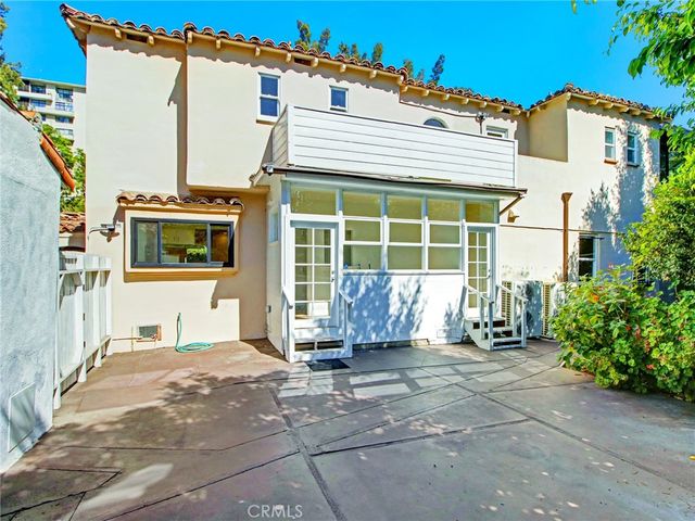 10563 Lindbrook Drive, Los Angeles, CA 90024