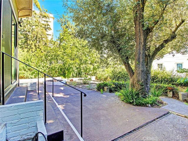 10563 Lindbrook Drive, Los Angeles, CA 90024