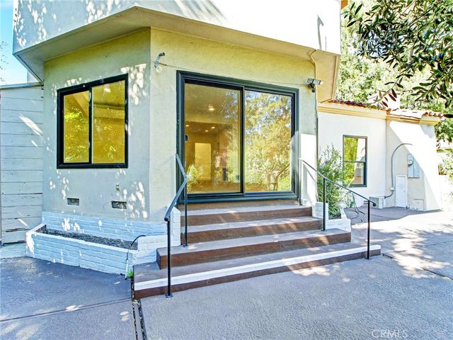 10563 Lindbrook Drive, Los Angeles, CA 90024