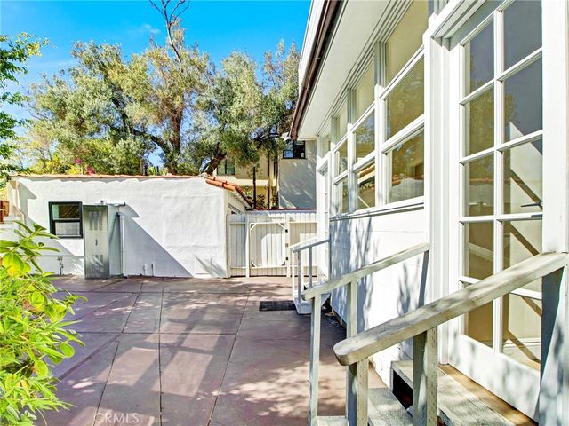 10563 Lindbrook Drive, Los Angeles, CA 90024