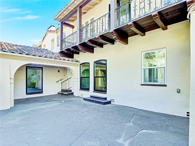 10563 Lindbrook Drive, Los Angeles, CA 90024