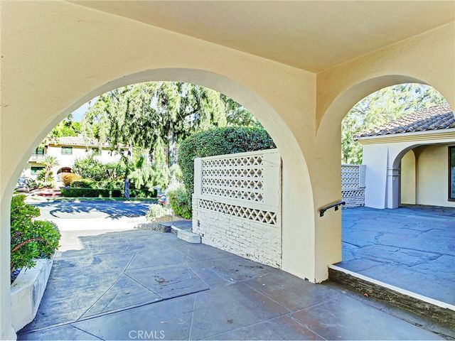 10563 Lindbrook Drive, Los Angeles, CA 90024