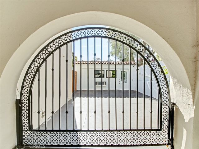 10563 Lindbrook Drive, Los Angeles, CA 90024