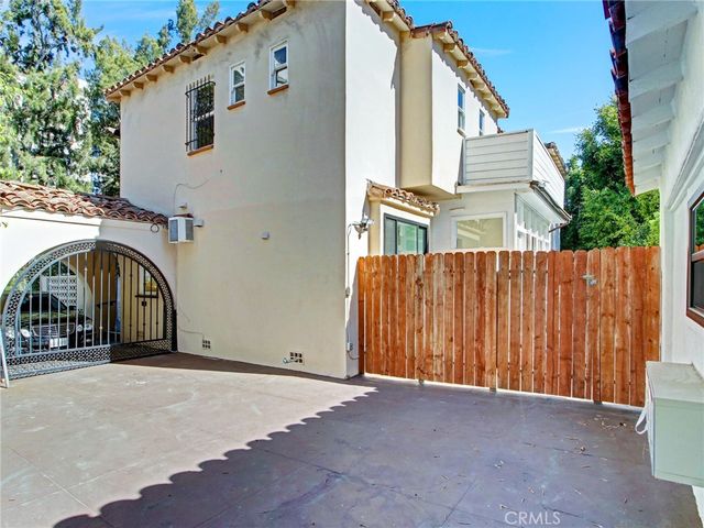 10563 Lindbrook Drive, Los Angeles, CA 90024