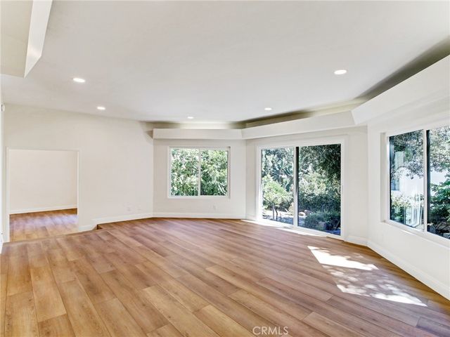10563 Lindbrook Drive, Los Angeles, CA 90024