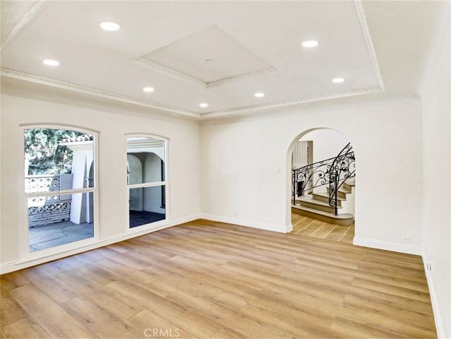10563 Lindbrook Drive, Los Angeles, CA 90024