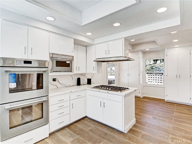 10563 Lindbrook Drive, Los Angeles, CA 90024