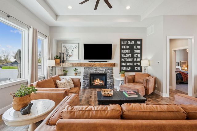 783 Sweet Wood Ln Lane, Blue Grass, IA 52726