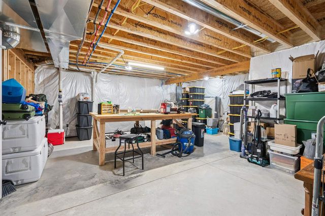 783 Sweet Wood Ln Lane, Blue Grass, IA 52726