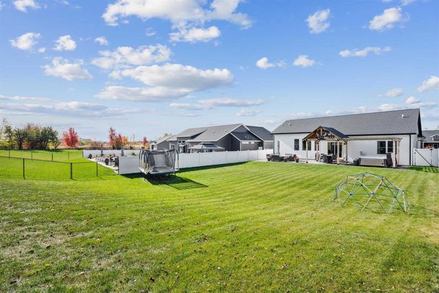 783 Sweet Wood Ln Lane, Blue Grass, IA 52726