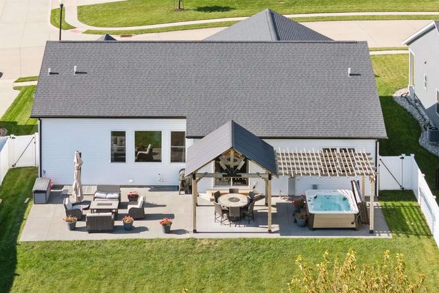 783 Sweet Wood Ln Lane, Blue Grass, IA 52726