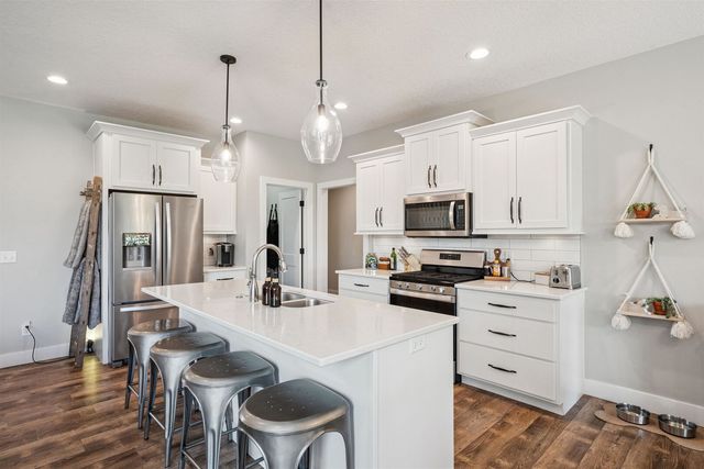 783 Sweet Wood Ln Lane, Blue Grass, IA 52726