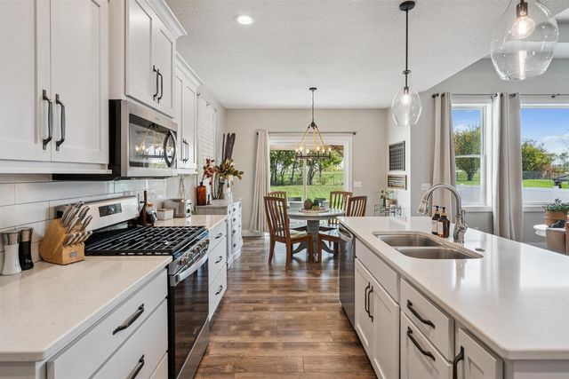 783 Sweet Wood Ln Lane, Blue Grass, IA 52726