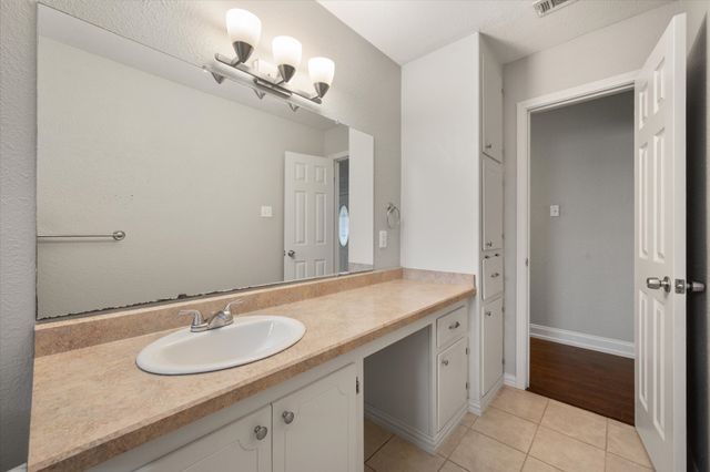 517 Edgewood Avenue, Corsicana, TX 75110